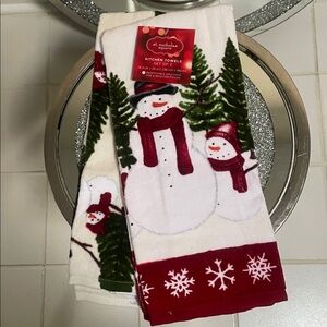 NWT Kohl's Snowpeople and Pine Kitchen Towels set of 2